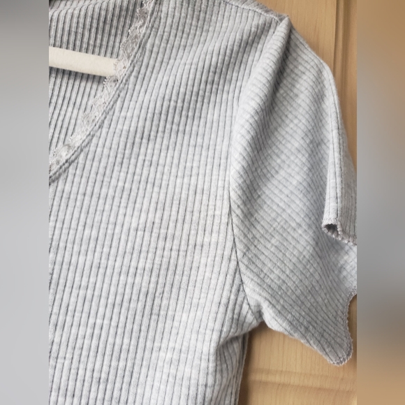 POOF New York Gray Ribbed V-Neck Top - Picture 4 of 7